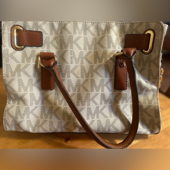 Micheal kors purse - Picture 5 of 7